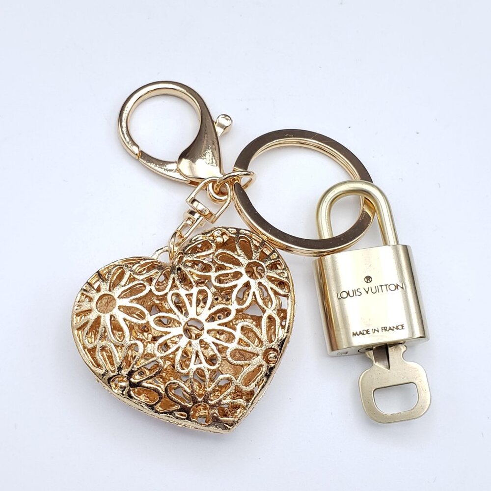 LV Gold Padlock & Key 🔒 Authentic Louis Vuitton Bag Unbranded Heart Charm - Picture 7 of 8